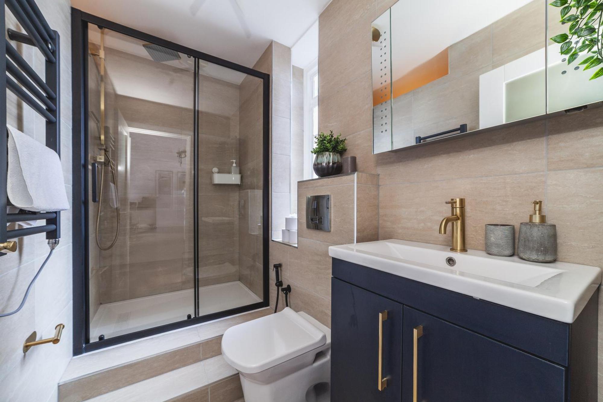 Arte - 3-bed Flat With 3 Bathrooms - Heart Of Finchley Road - 2 Min Walk To Underground Station * Londra