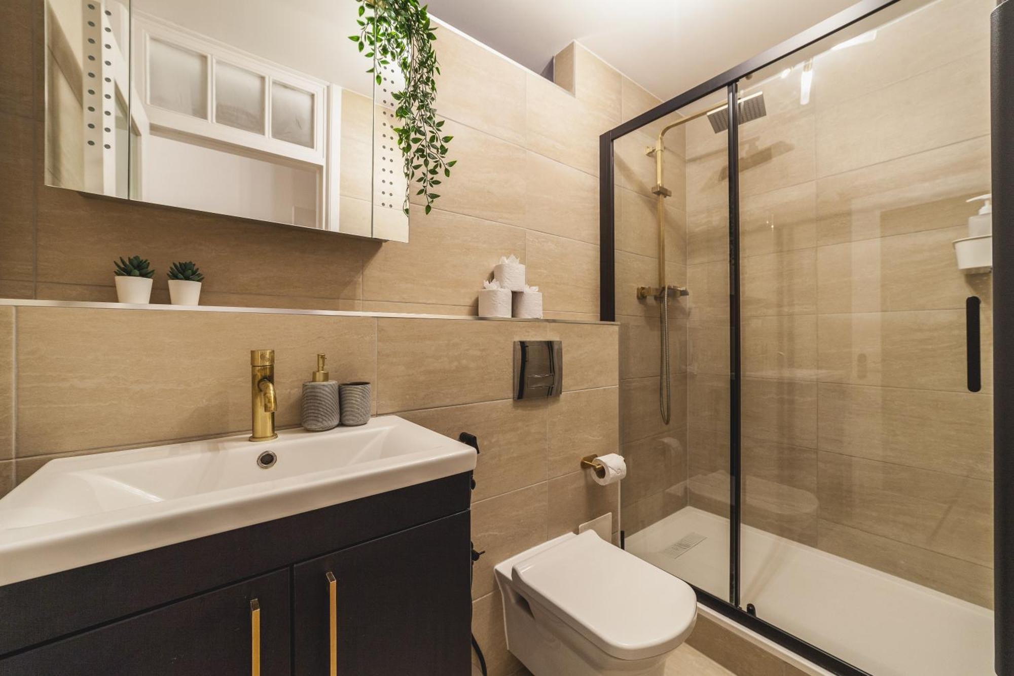 Arte - 3-bed Flat With 3 Bathrooms - Heart Of Finchley Road - 2 Min Walk To Underground Station Appartamento *